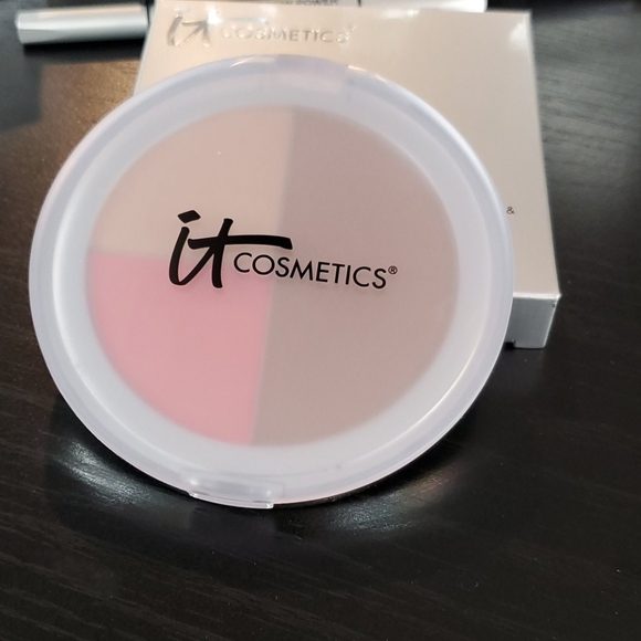 ⭐Host Pick⭐it cosmetics Live,Love,Laugh Face Disc - Picture 8 of 8